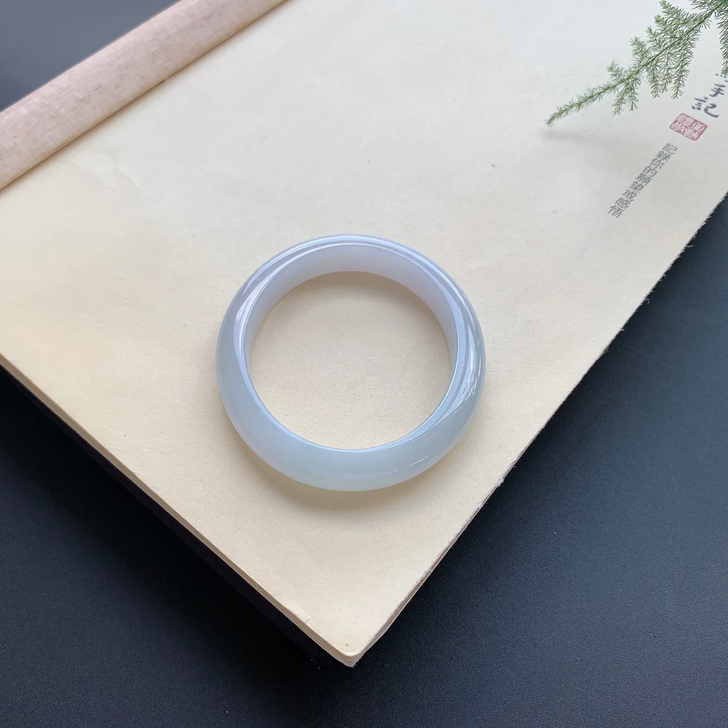 56圈口细糯贵妃手镯 尺寸：56-48.8-10-7，无纹裂，细腻光滑，白净清爽
