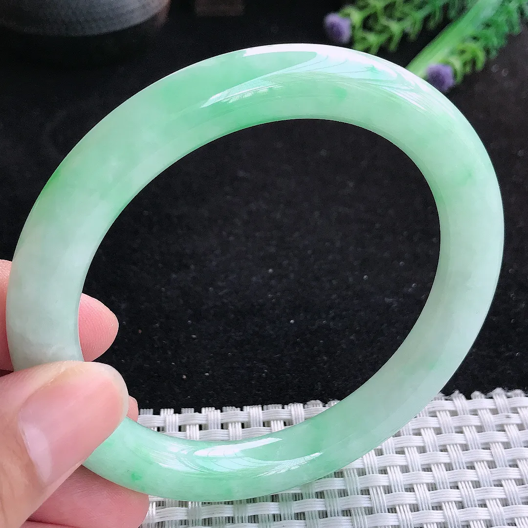 自然光62/9.9/10.2老坑精美冰润飘绿圆条手镯大圈口圆玉镯百搭