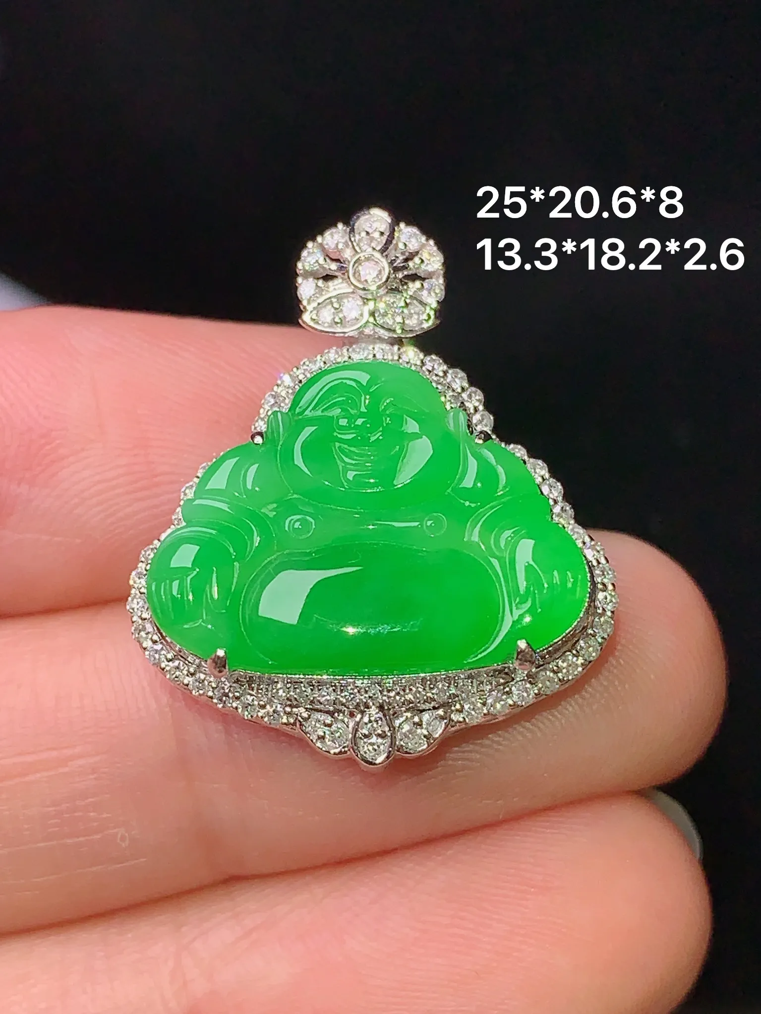 18k金钻镶嵌满绿佛公吊坠 玉质细腻 色泽清新艳丽 整体尺寸25*20.6*8