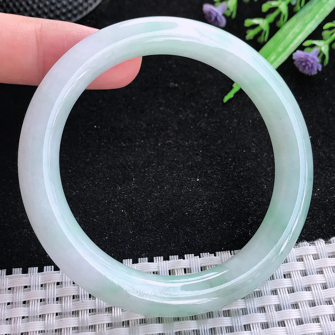 自然光55/9.4老坑秀气冰润浅绿圆条手镯玉镯百搭