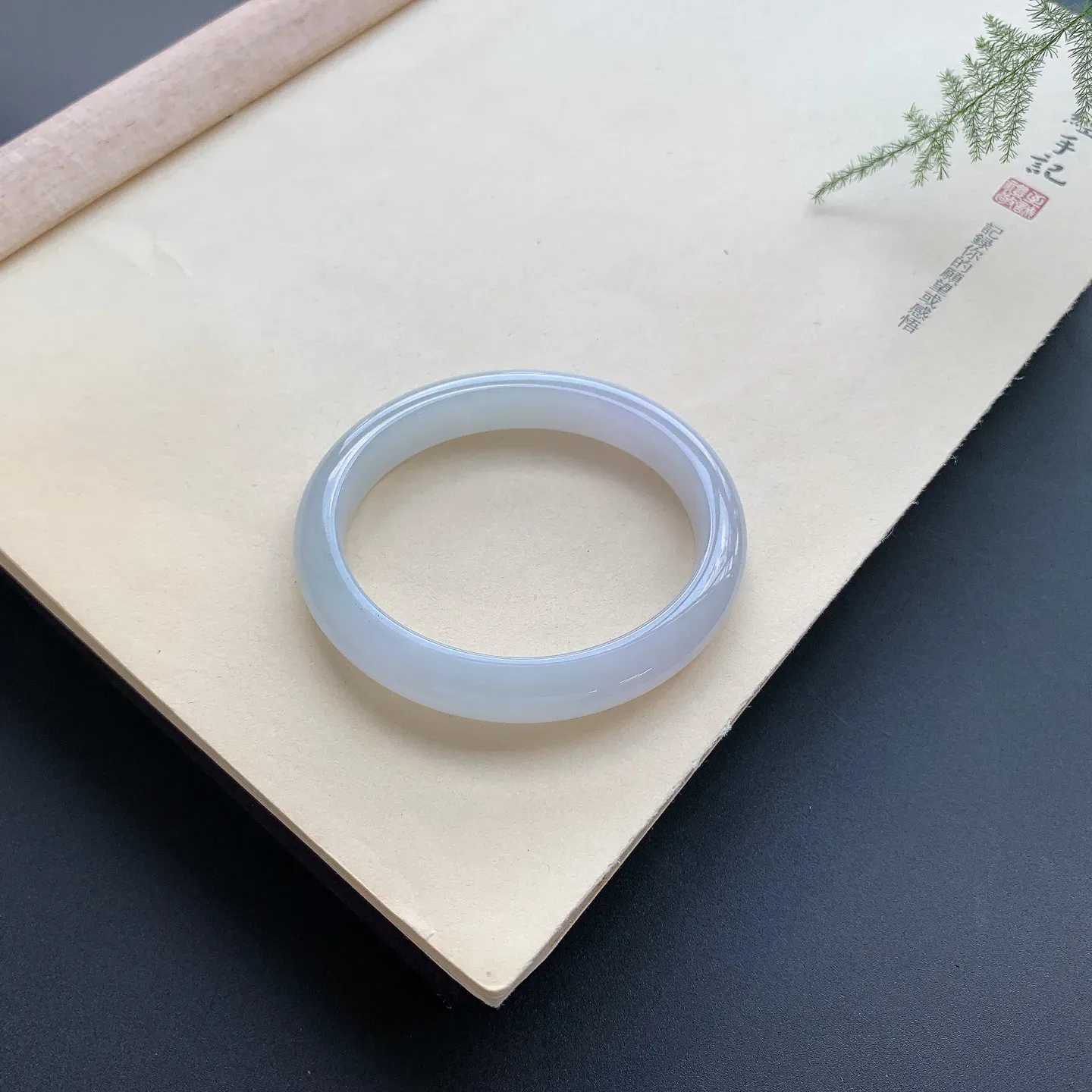 56圈口细糯贵妃手镯 尺寸：56-48.8-10-7，无纹裂，细腻光滑，白净清爽