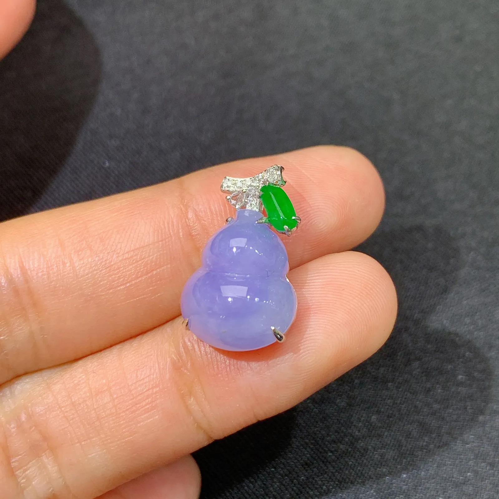 紫罗兰葫芦吊坠，18k金镶嵌，温润细腻，颜色浓郁 尺寸19.1*11.4*8.4