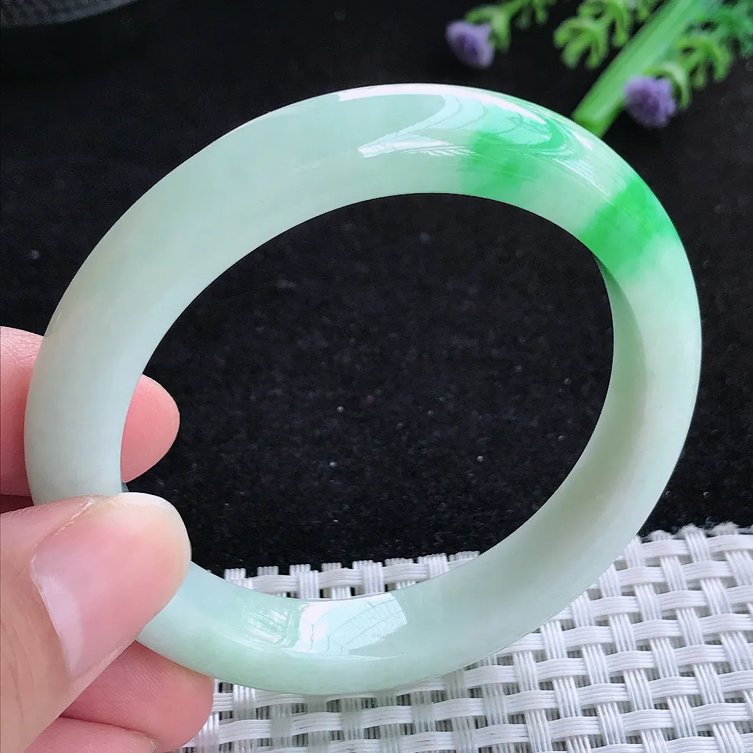 自然光54.5/10.8/8.5老坑精美温润飘阳绿手镯玉镯百搭