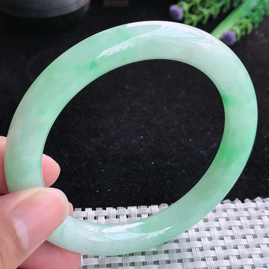 自然光62/9.9/10.2老坑精美冰润飘绿圆条手镯大圈口圆玉镯百搭