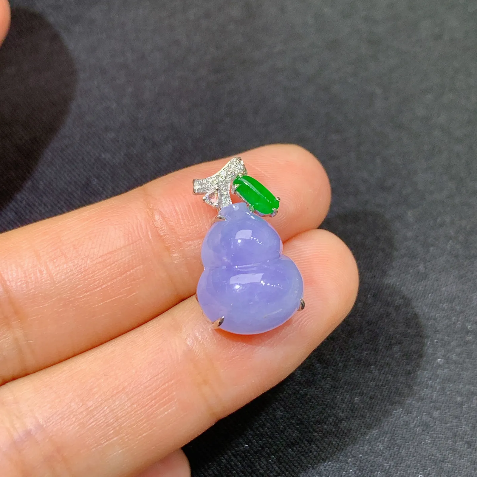 紫罗兰葫芦吊坠，18k金镶嵌，温润细腻，颜色浓郁 尺寸19.1*11.4*8.4