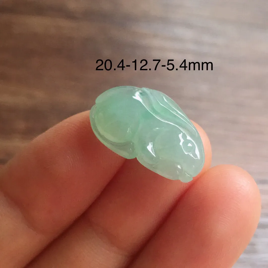 冰晴底小兔，镶嵌佳品，冰润细腻，品相可爱，种水足 尺寸20.4*12.7*5.4