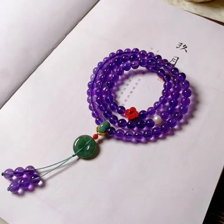 天然精品乌拉圭紫水晶多圈手链，颜色漂亮，实物超美，纯净体，搭配珍珠，朱砂，翡翠跑环，翡翠平安扣吊坠，珠子6.4mm。