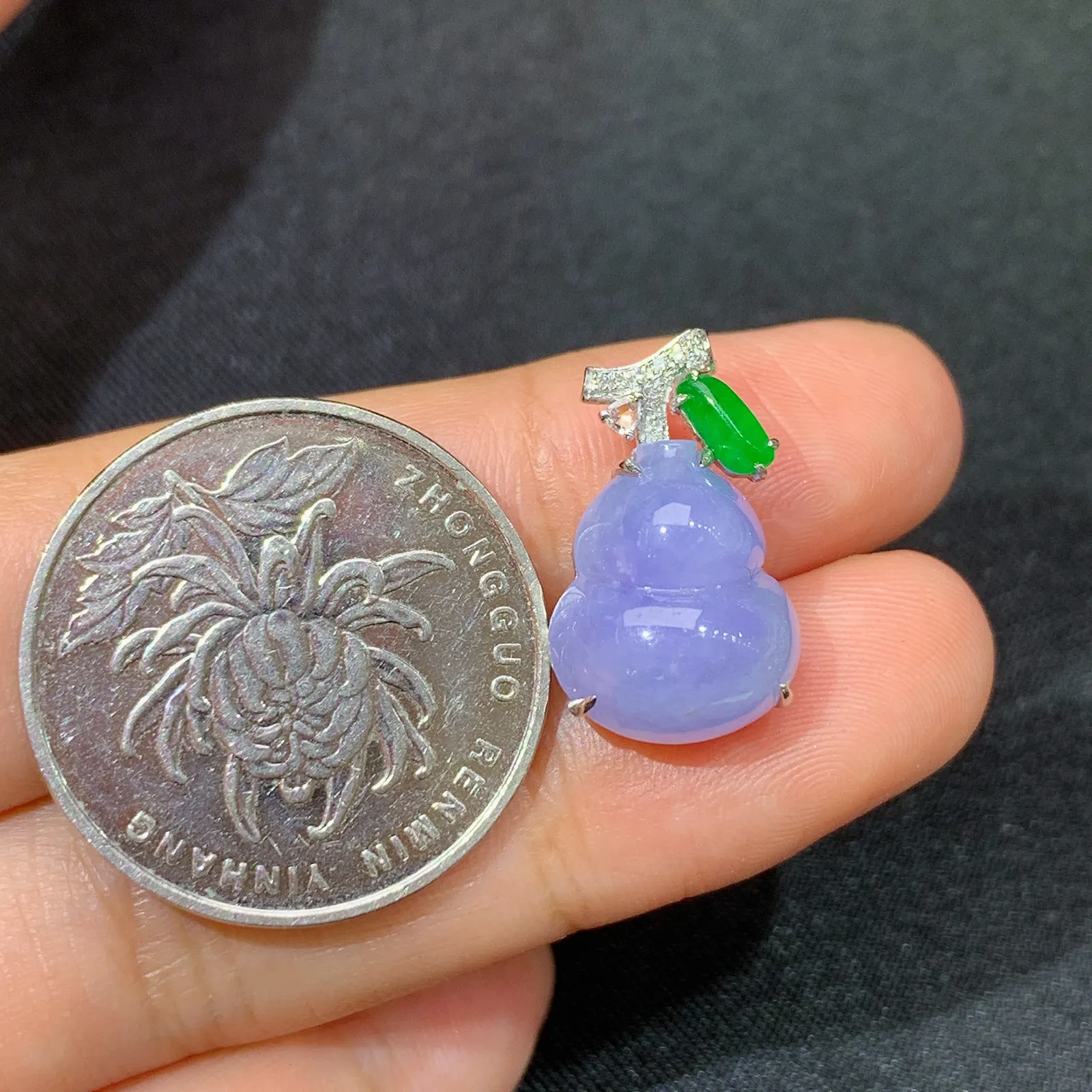 紫罗兰葫芦吊坠，18k金镶嵌，温润细腻，颜色浓郁 尺寸19.1*11.4*8.4