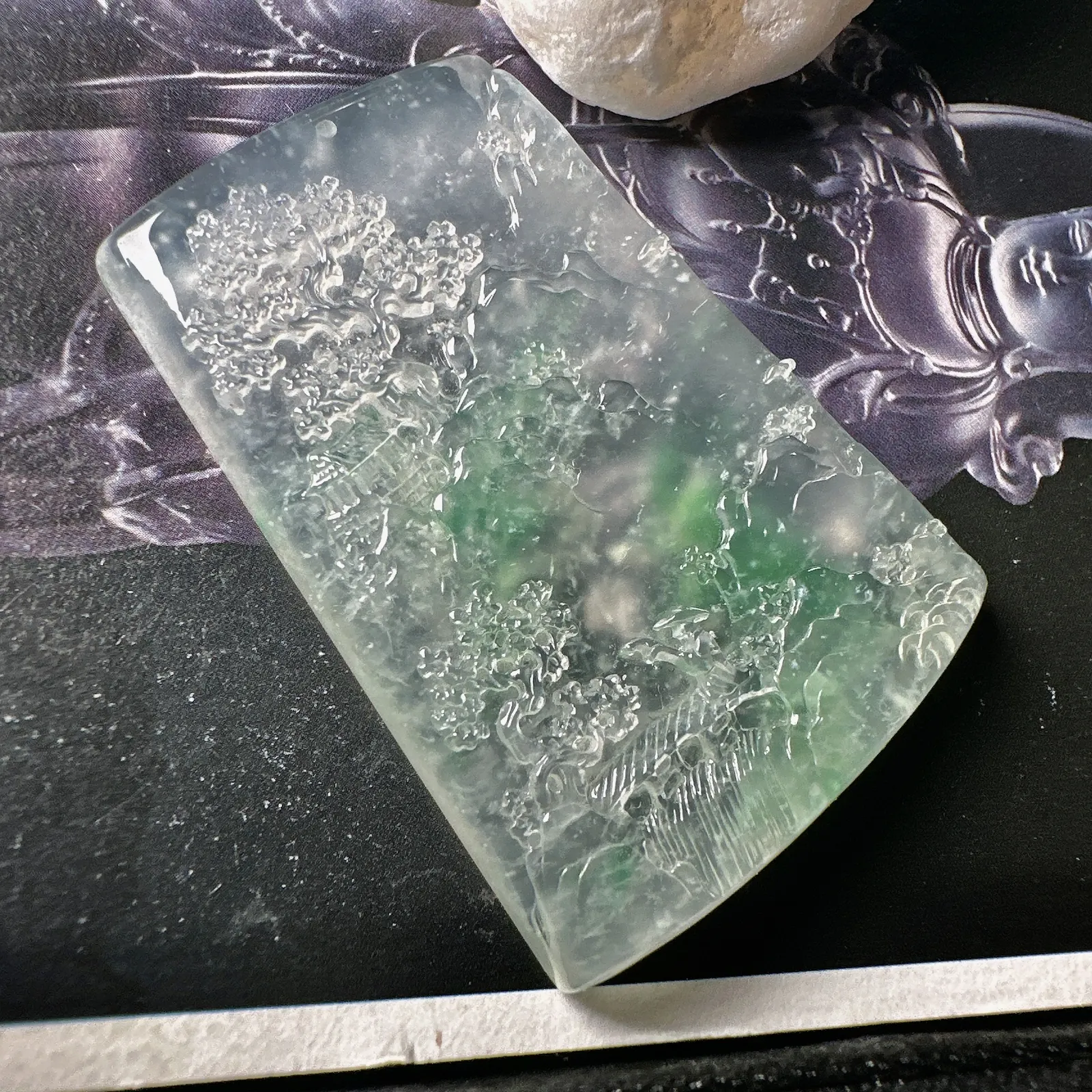 【冰种飘绿山水】种地很不错，冰感十足，通透度好，画面感强烈，稀有的好山水