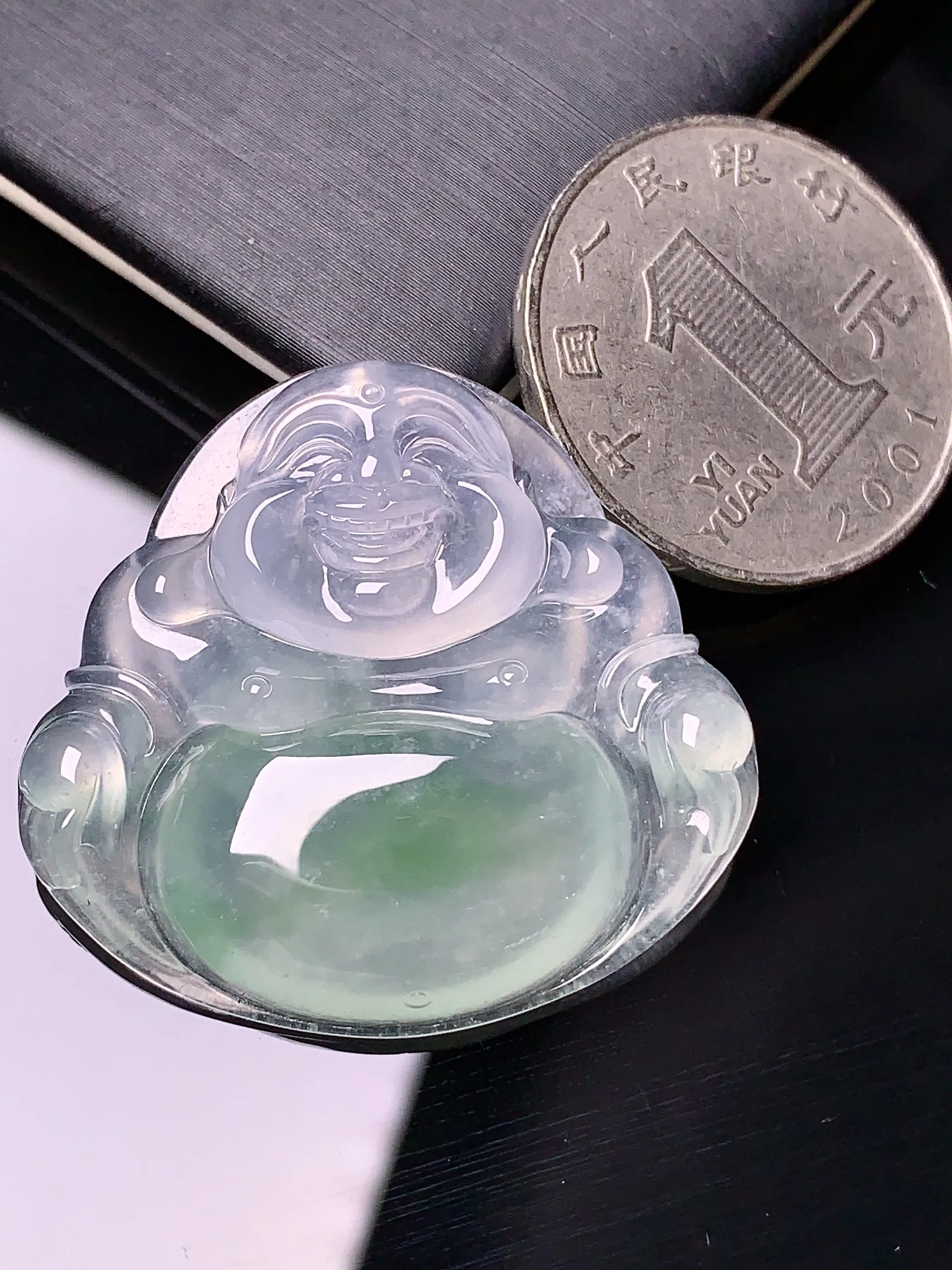 冰种飘绿佛公吊坠 玉质细腻 色泽清新艳丽 整体尺寸32.2*34.7*6