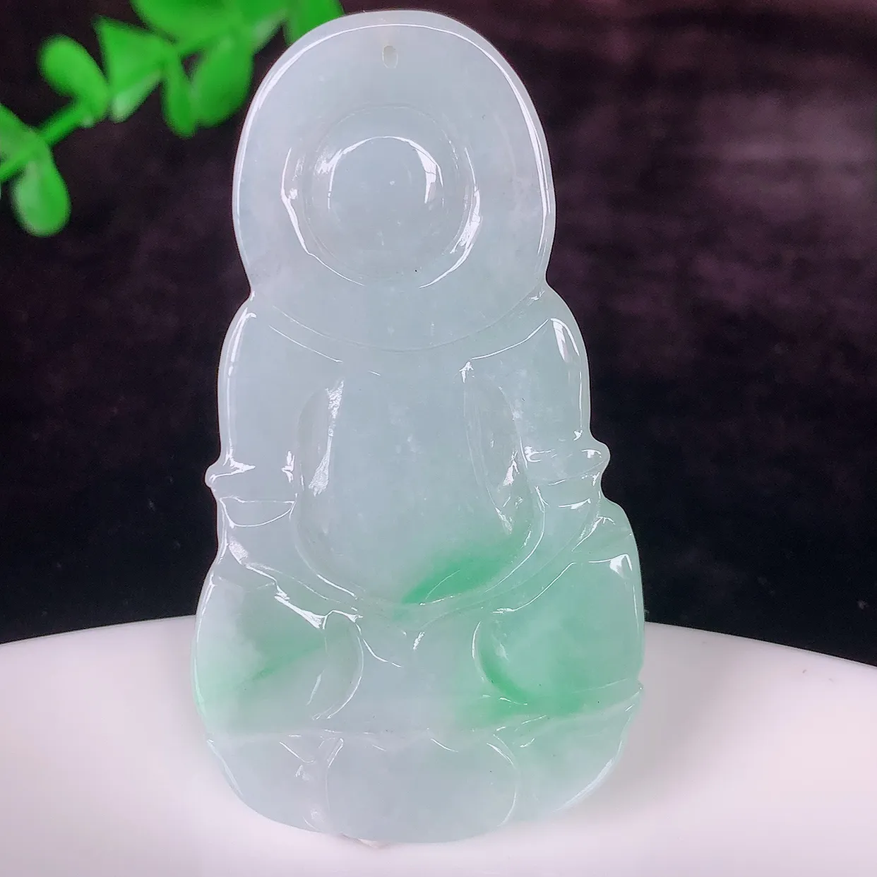 自然光实拍，冰润飘绿观音菩萨吊坠，赐福翡翠观音，翠绿迷人，观音面相端庄，佩戴时尚出众！#46.29