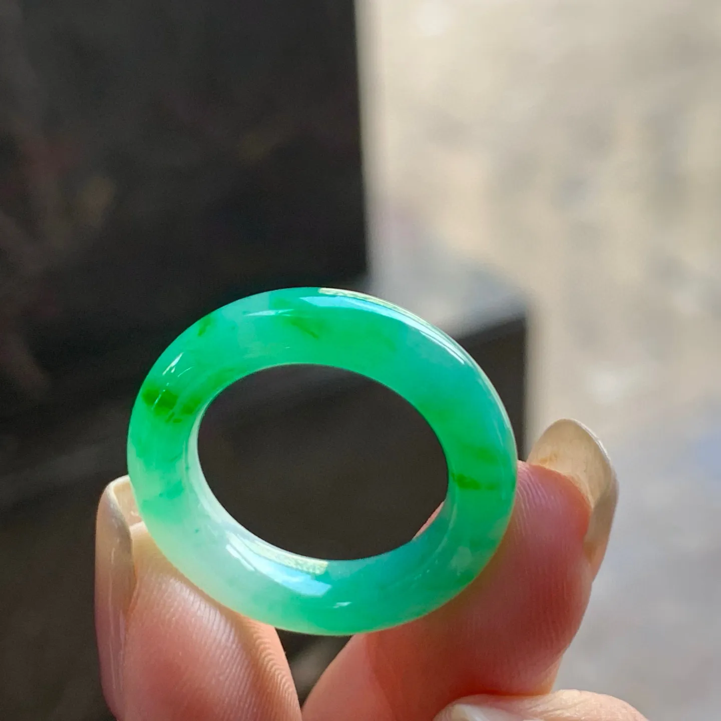 辣绿指环
水润