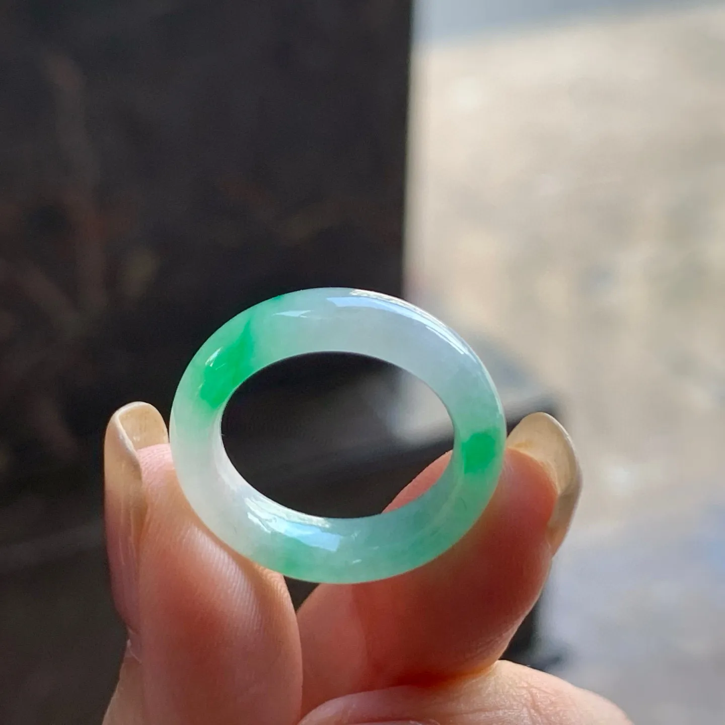 冰阳绿指环
水润