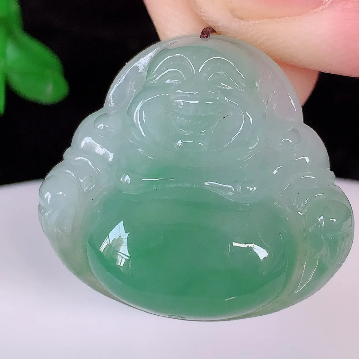 自然光实拍，冰胶飘花佛公吊坠，翡翠笑佛，饱满，开脸喜庆，配戴优雅迷人！#57.27