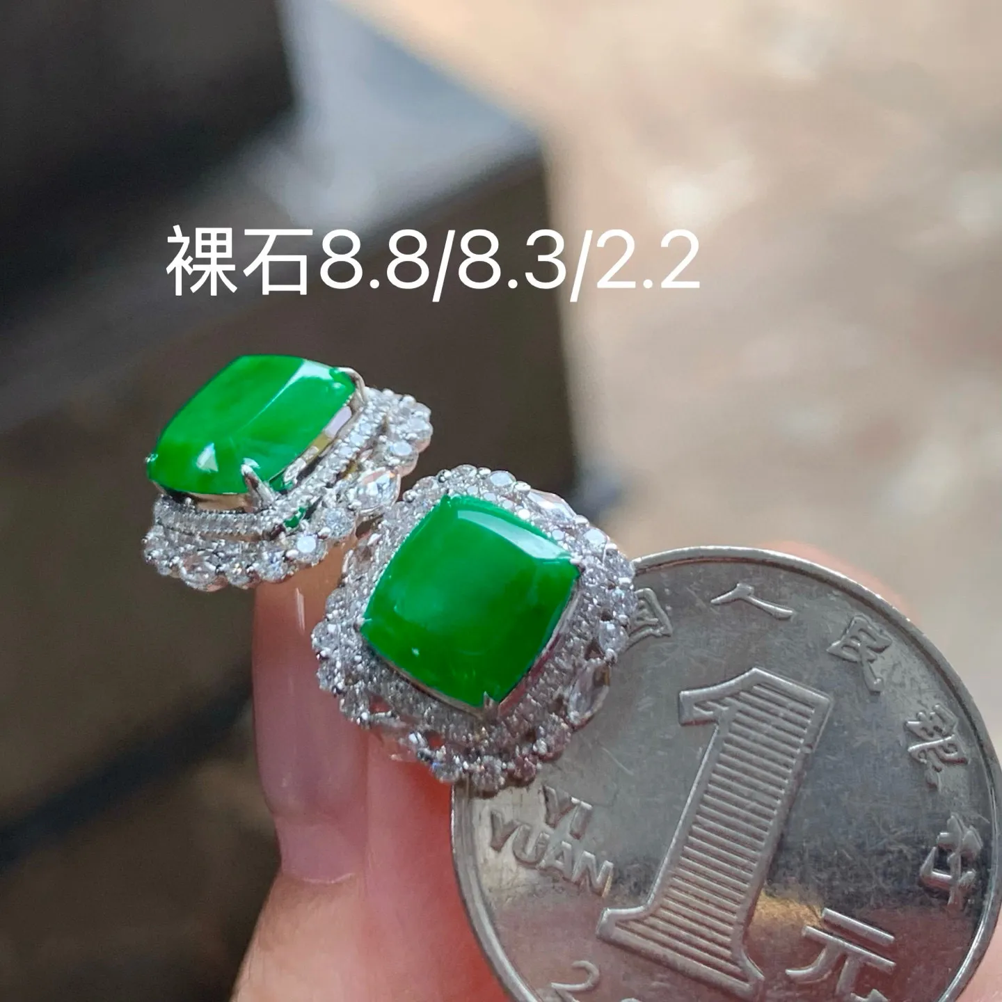 辣绿耳钉
色辣 真金镶嵌
