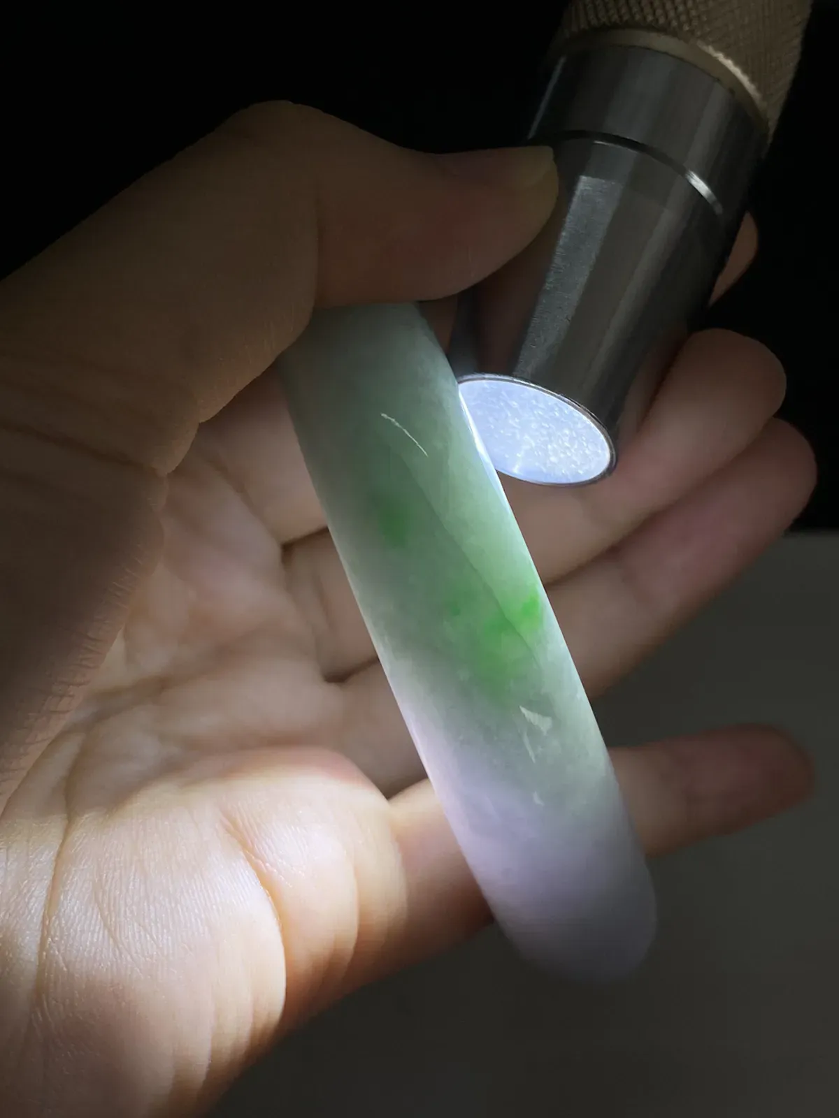 正圈59.5圈口，翡翠糯化种飘绿手镯