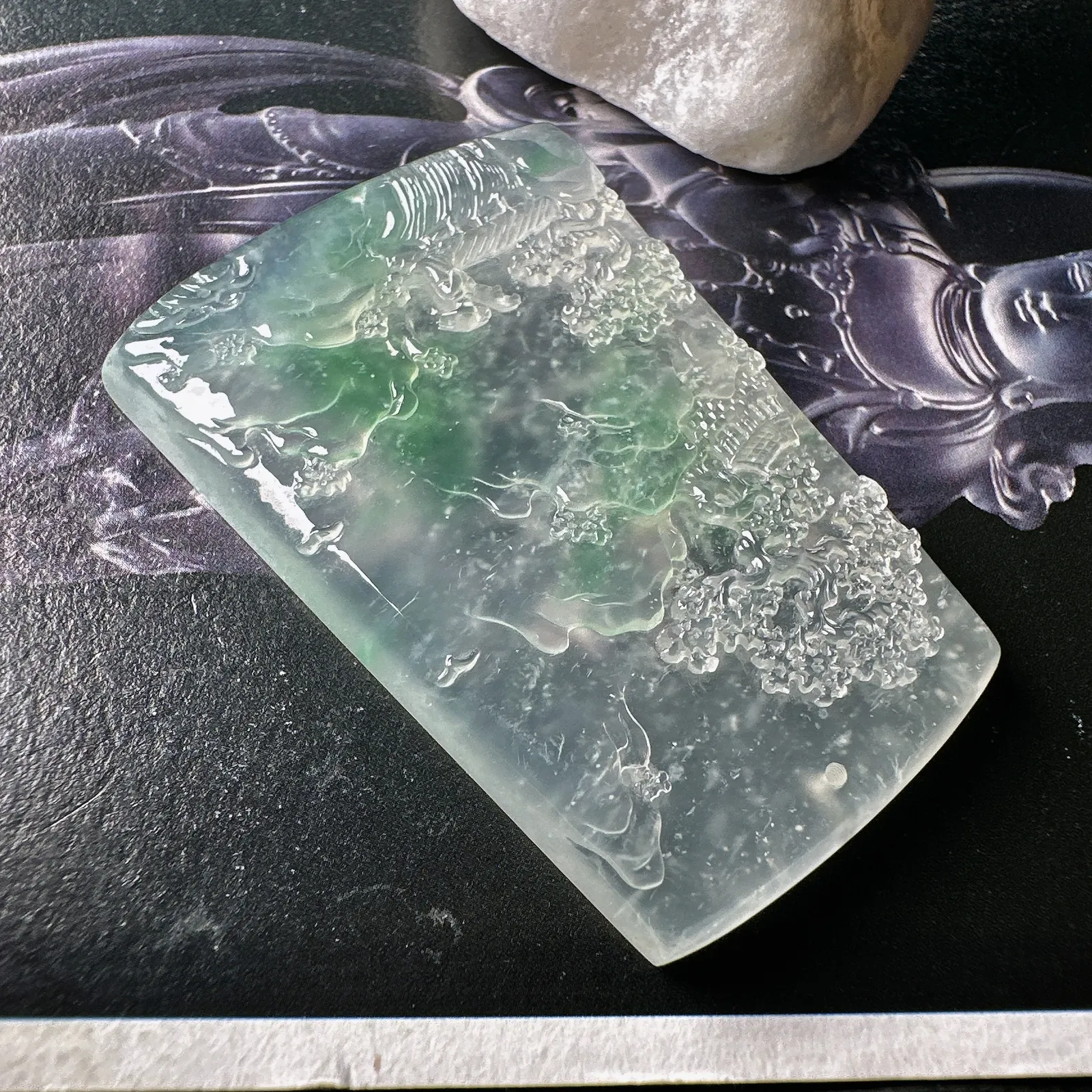 【冰种飘绿山水】种地很不错，冰感十足，通透度好，画面感强烈，稀有的好山水
