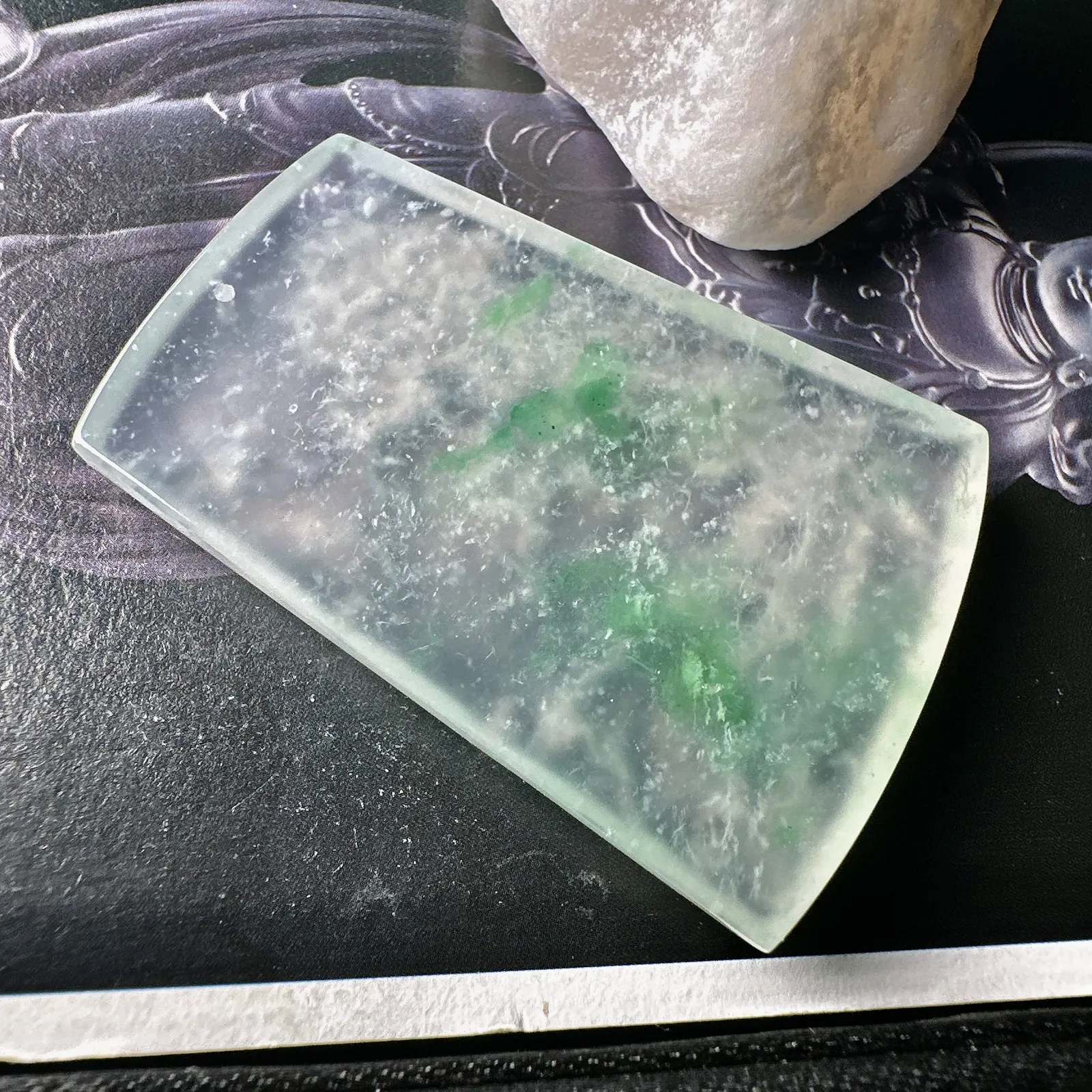 【冰种飘绿山水】种地很不错，冰感十足，通透度好，画面感强烈，稀有的好山水