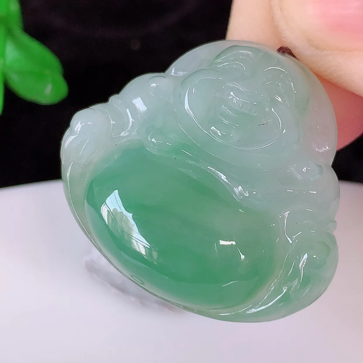 自然光实拍，冰胶飘花佛公吊坠，翡翠笑佛，饱满，开脸喜庆，配戴优雅迷人！#57.27