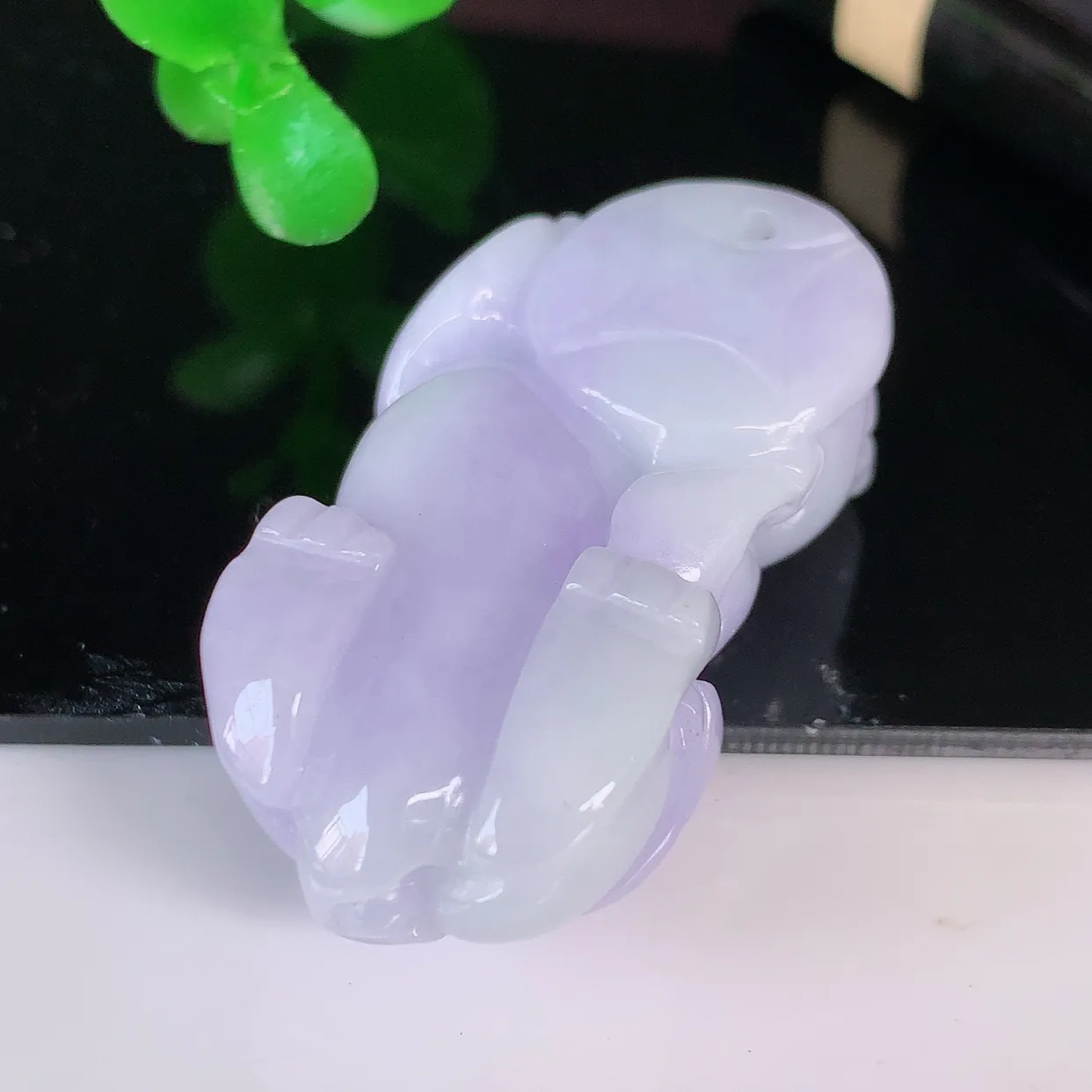 自然光实拍，冰润紫罗兰招财貔貅吊坠，民间有“一摸貔貅运程旺盛，再摸貔貅财运滚滚，三摸貔貅平步青云 ”的美好祝愿。#57.27