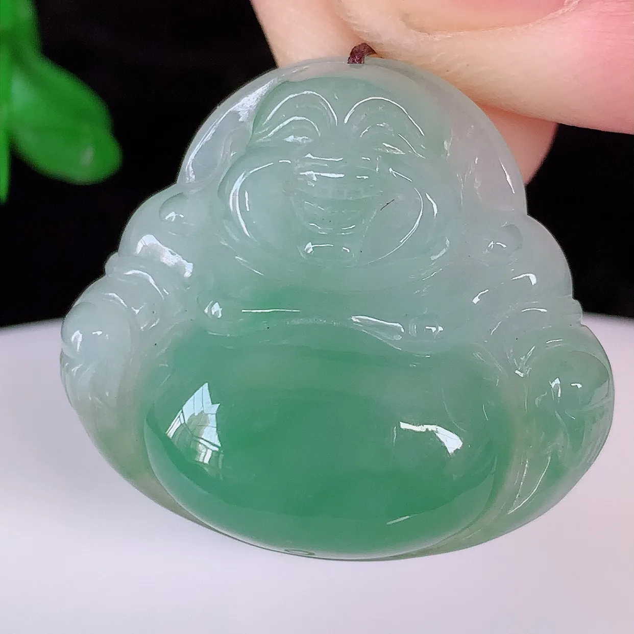 自然光实拍，冰胶飘花佛公吊坠，翡翠笑佛，饱满，开脸喜庆，配戴优雅迷人！#57.27