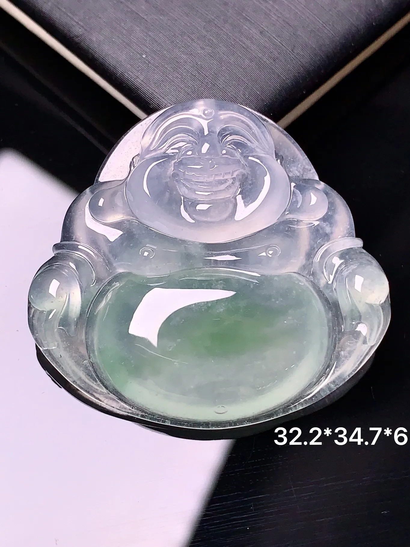 冰种飘绿佛公吊坠 玉质细腻 色泽清新艳丽 整体尺寸32.2*34.7*6