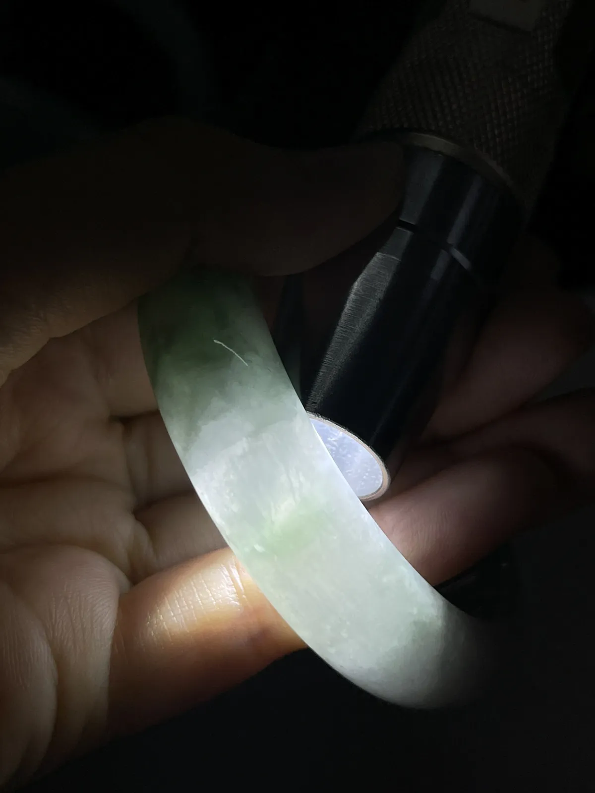 正圈53.5圈口，翡翠糯化种淡绿色手镯