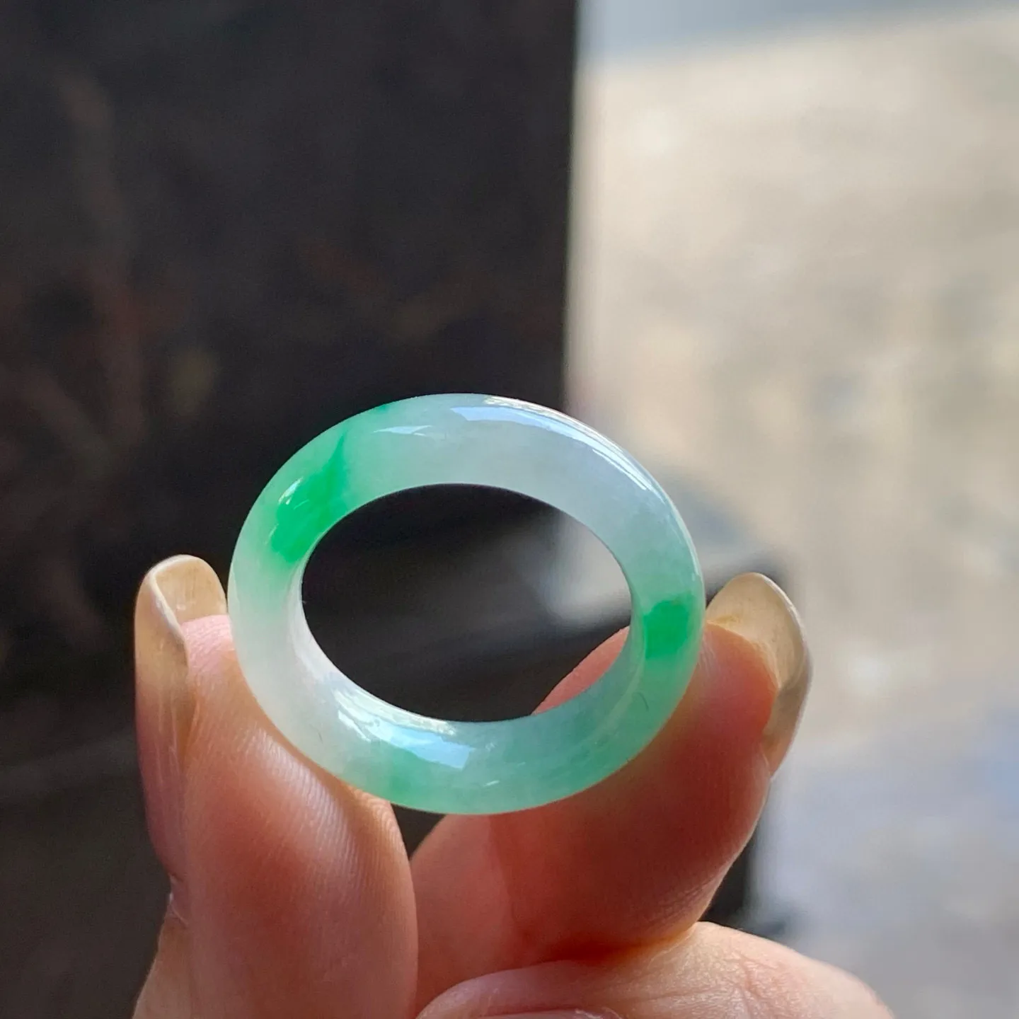 冰阳绿指环
水润
