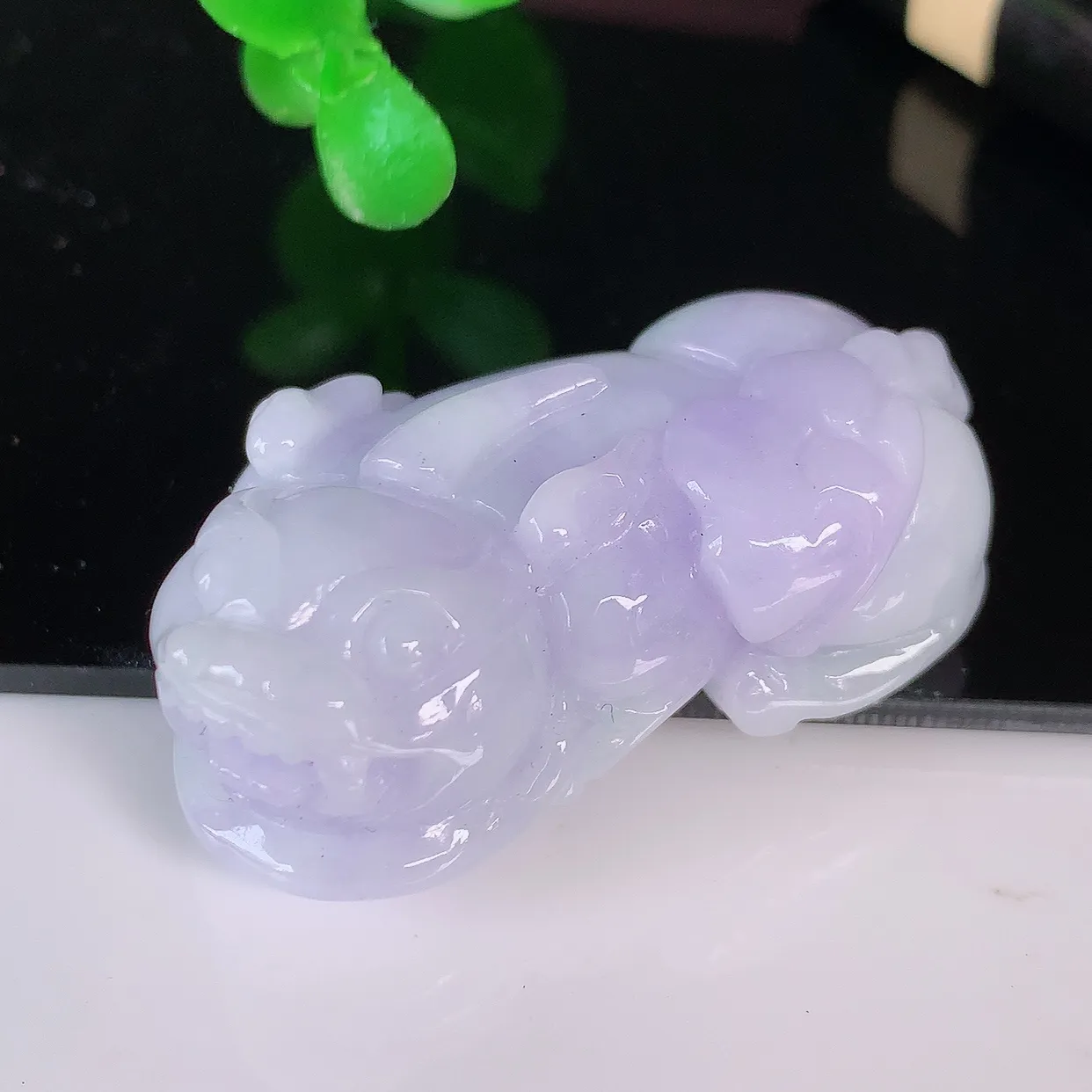 自然光实拍，冰润紫罗兰招财貔貅吊坠，民间有“一摸貔貅运程旺盛，再摸貔貅财运滚滚，三摸貔貅平步青云 ”