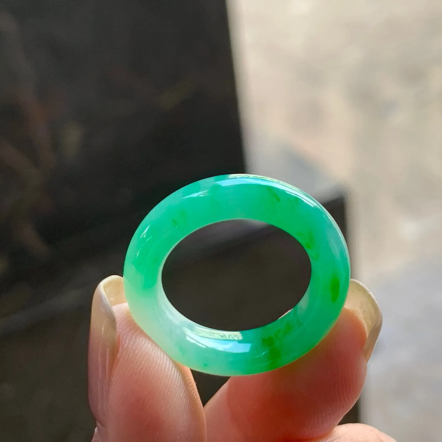 辣绿指环
水润