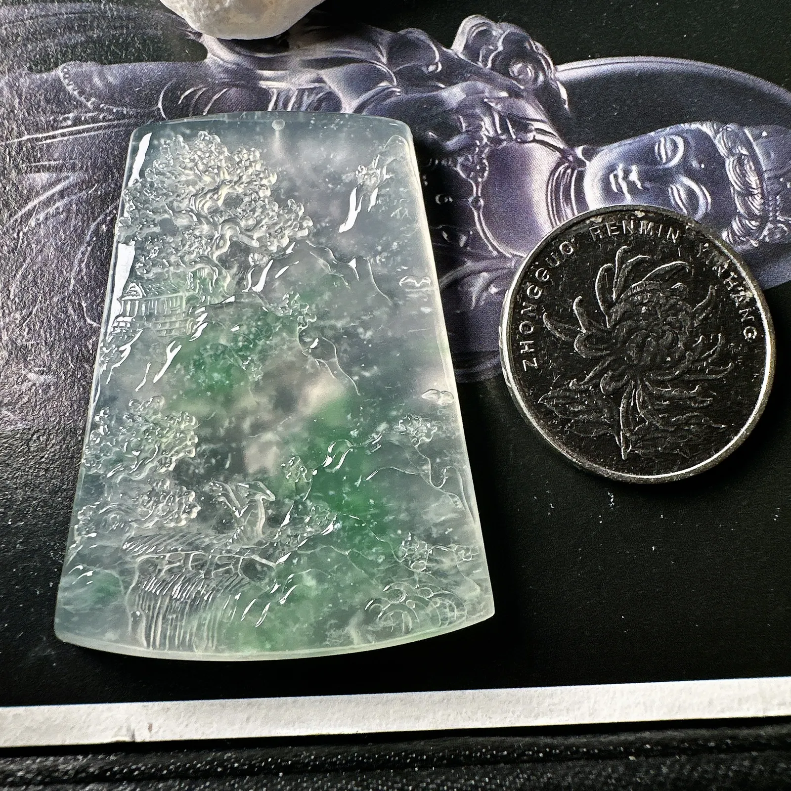 【冰种飘绿山水】种地很不错，冰感十足，通透度好，画面感强烈，稀有的好山水