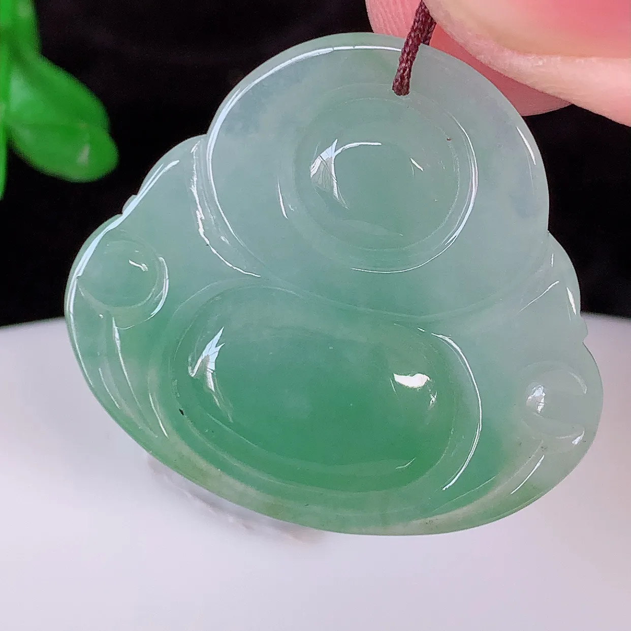 自然光实拍，冰胶飘花佛公吊坠，翡翠笑佛，饱满，开脸喜庆，配戴优雅迷人！#57.27