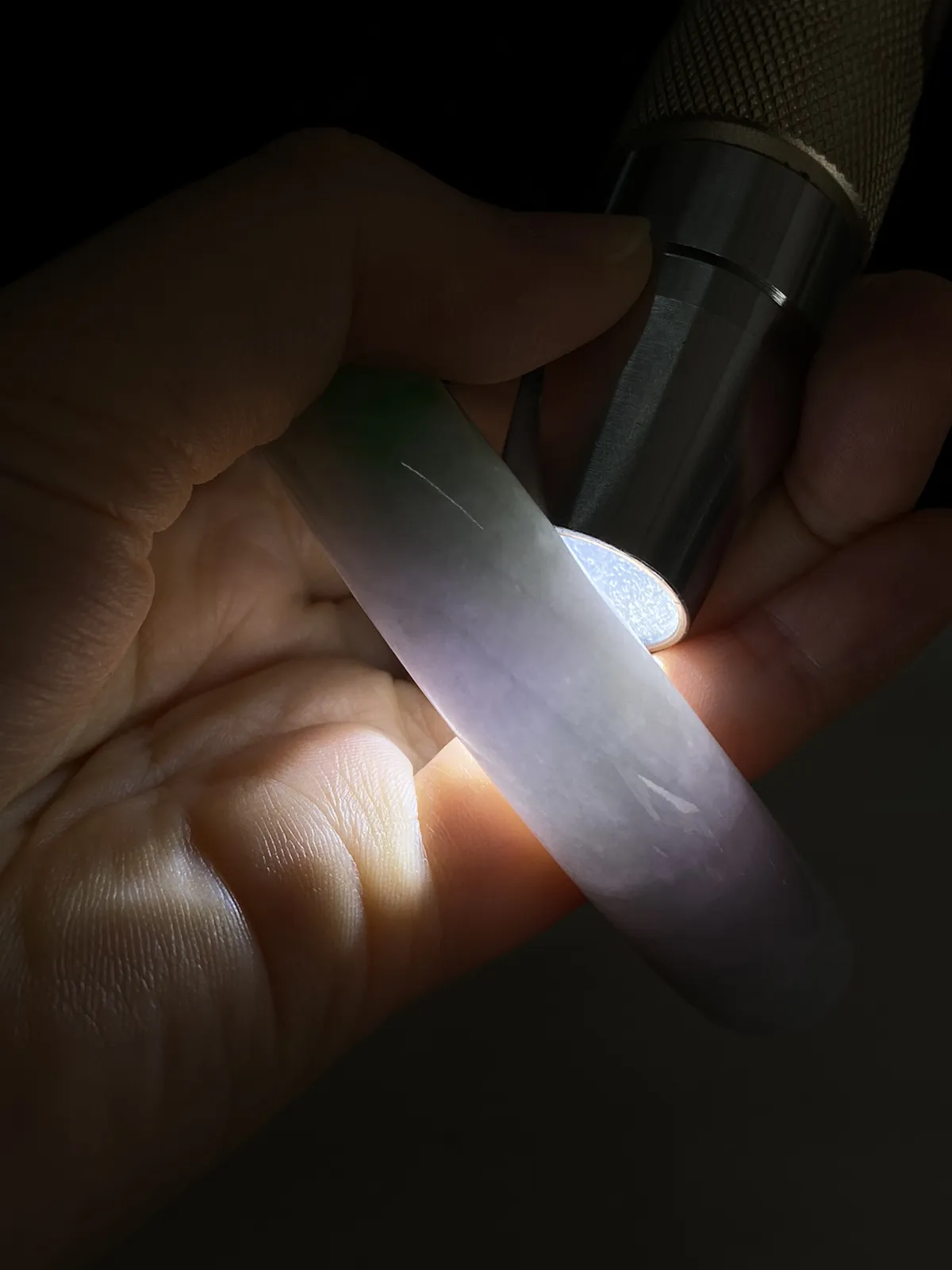 正圈59.5圈口，翡翠糯化种飘绿手镯