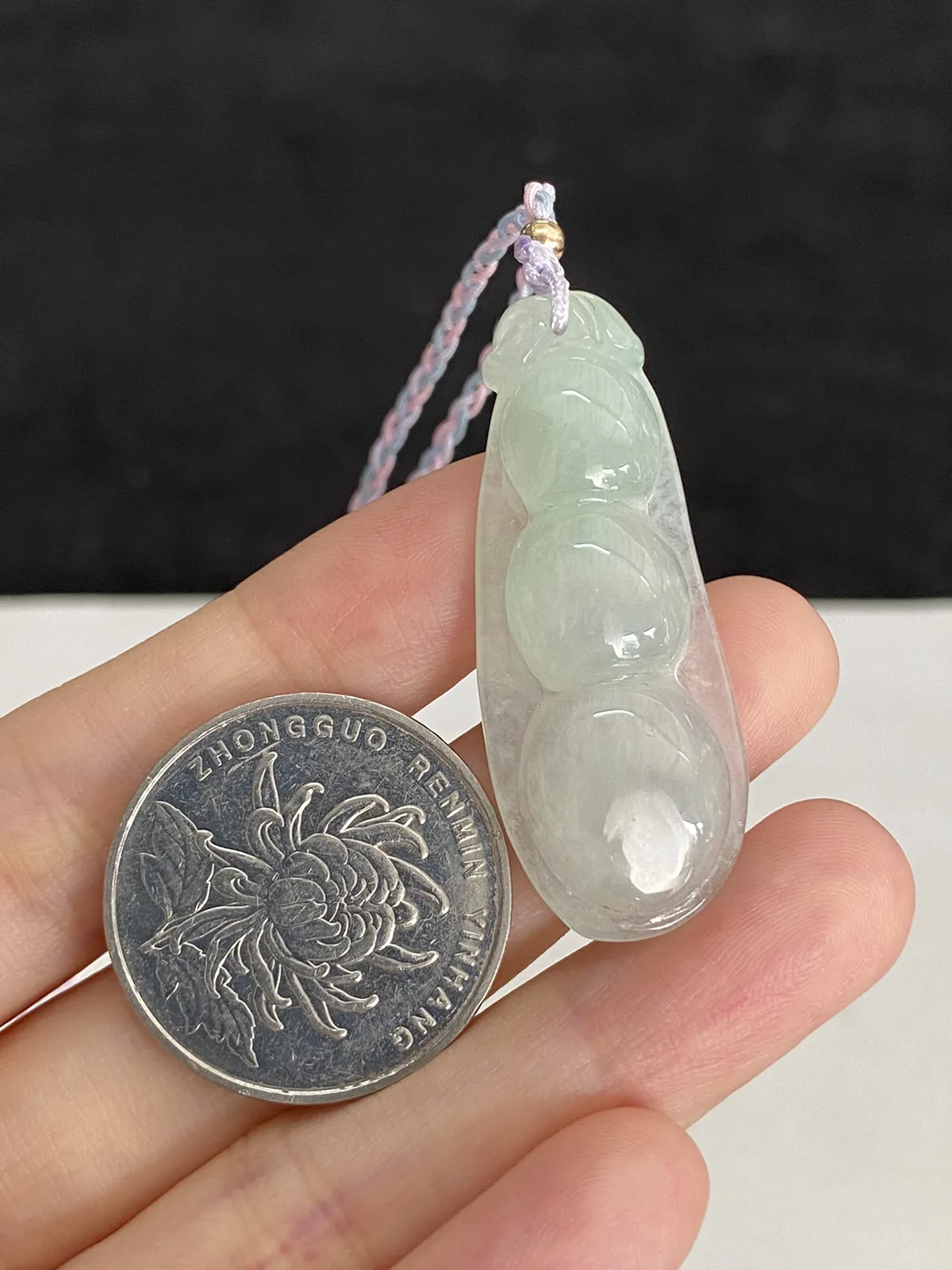 翡翠冰糯种淡绿色福豆