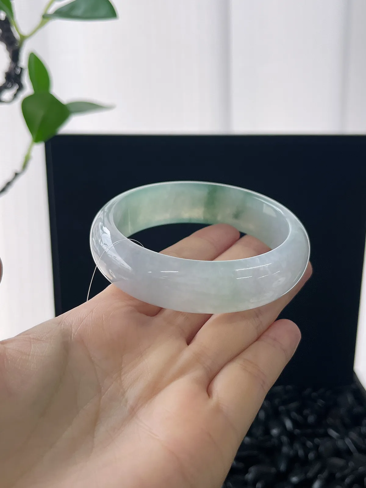 正圈57圈口，翡翠冰糯种飘花手镯