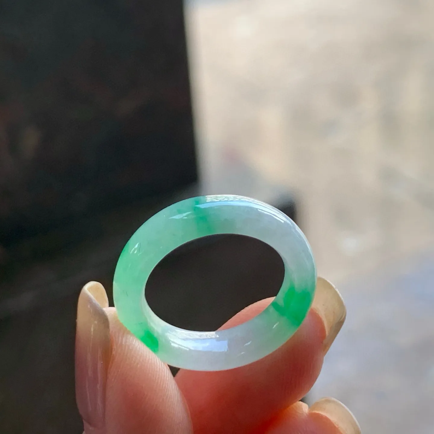 冰阳绿指环
水润