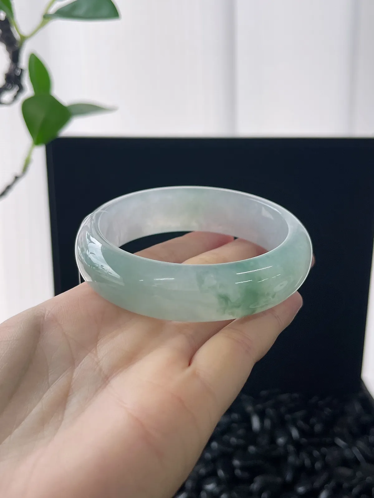 正圈57圈口，翡翠冰糯种飘花手镯