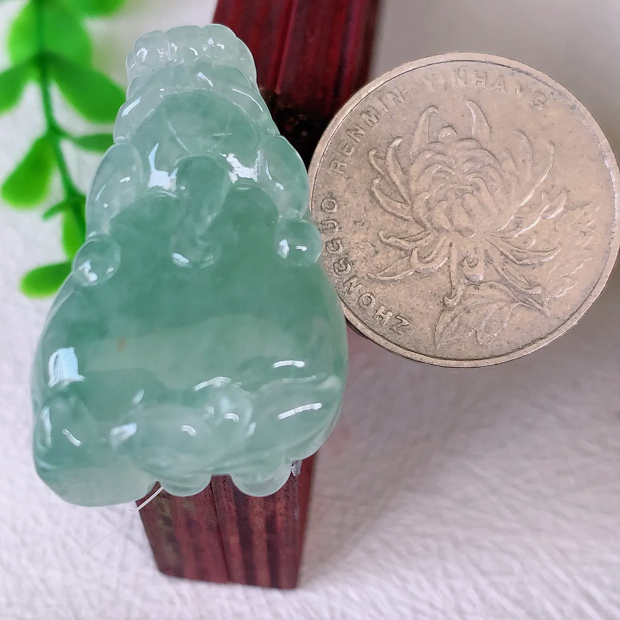 自然光实拍，冰胶飘花招财貔貅吊坠，民间有“一摸貔貅运程旺盛，再摸貔貅财运滚滚，三摸貔貅平步青云 ”的美好祝愿。#46.27