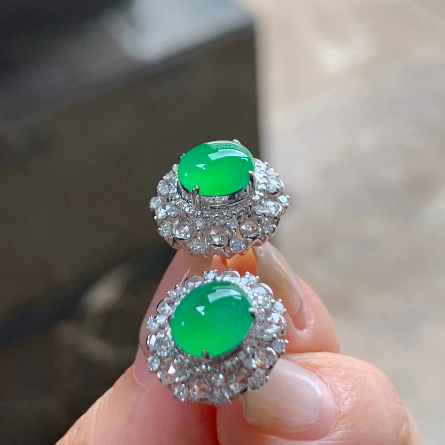 冰种阳绿耳钉
种老 真金镶嵌