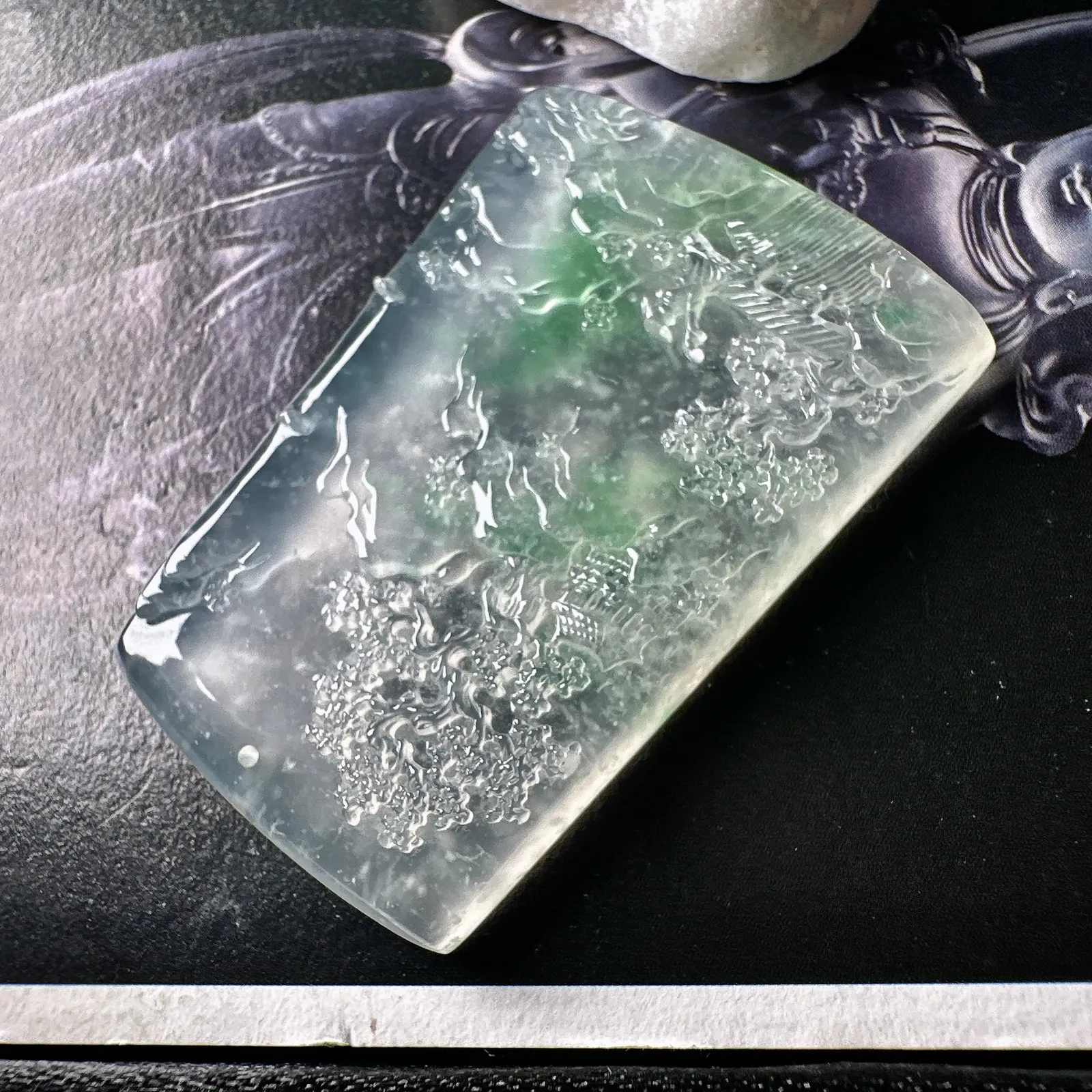 【冰种飘绿山水】种地很不错，冰感十足，通透度好，画面感强烈，稀有的好山水