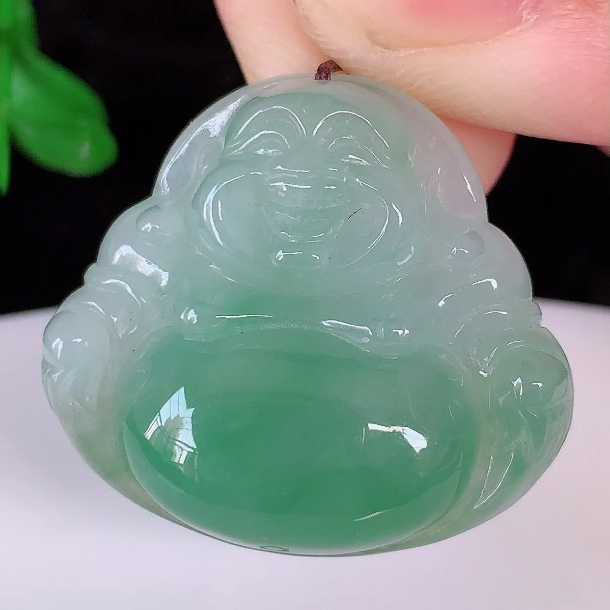 自然光实拍，冰胶飘花佛公吊坠，翡翠笑佛，饱满，开脸喜庆，配戴优雅迷人！#57.27