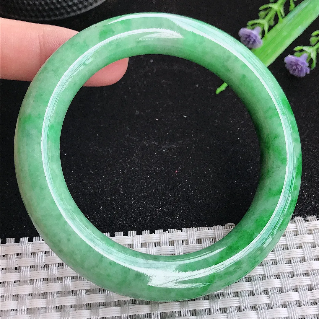 自然光59/11.4/12老坑精美温润辣绿圆条手镯玉镯百搭妈妈款