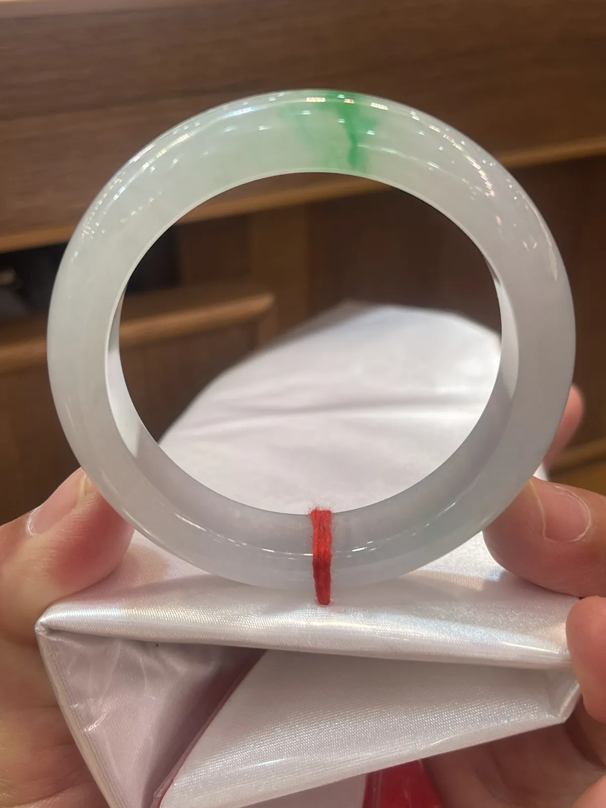缅甸翡翠A货，正圈正阳绿富贵镯，上手效果非常棒，平平安安：健健康康