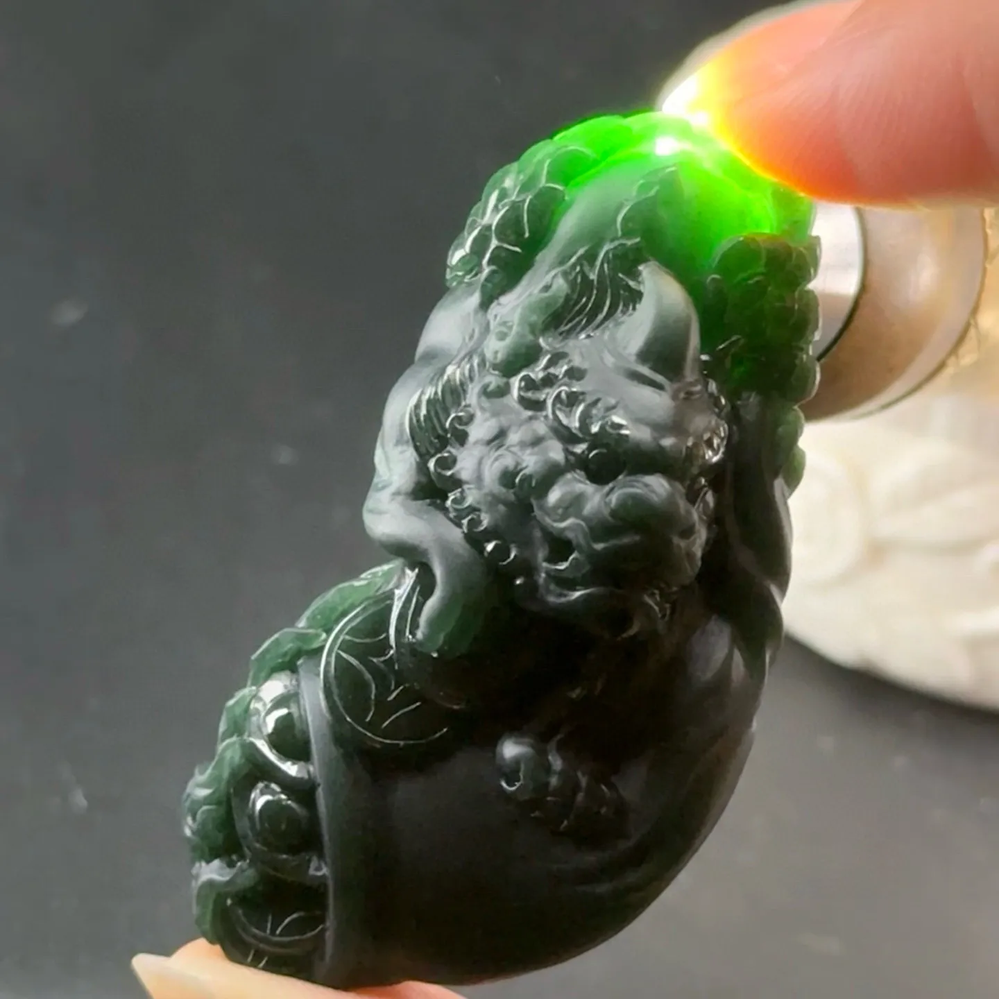 精品墨翠貔貅挂件 种好色正 黑度可以 打灯通透 油性十足 尺寸52.4