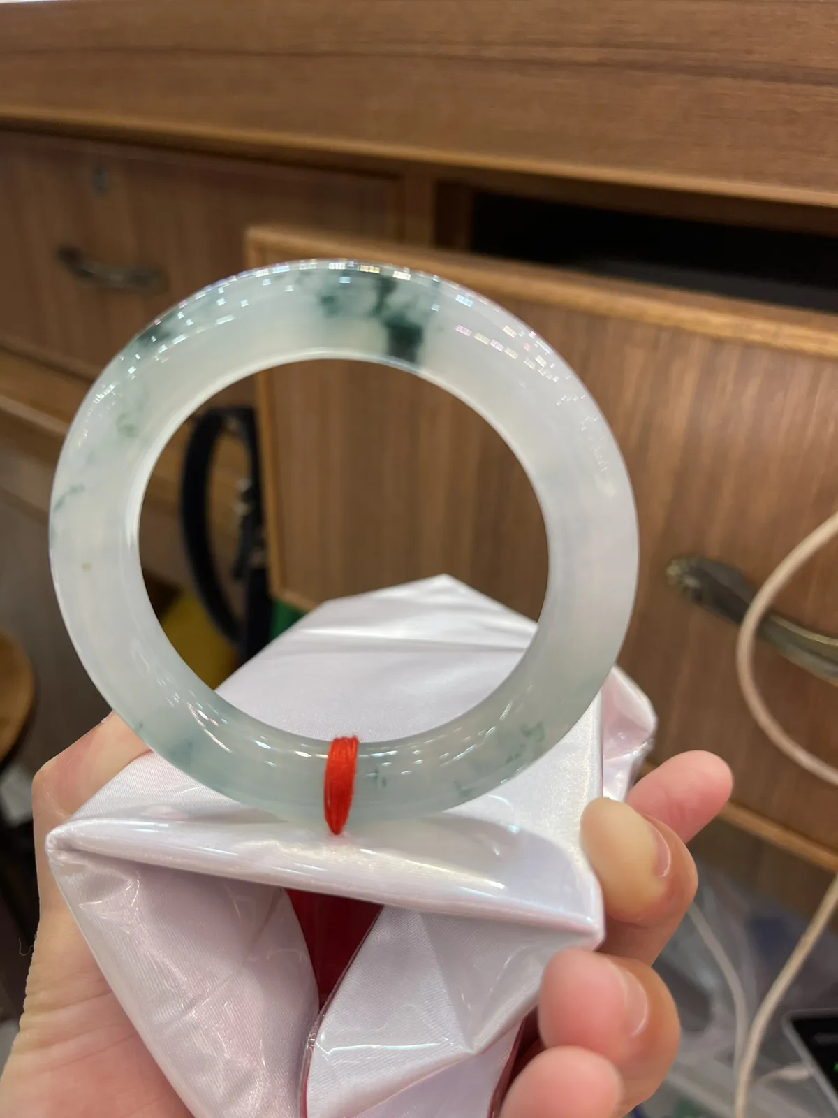 缅甸翡翠A货，冰飘花圆条＇花飘灵动，圆圆满满，上手效果非常美，