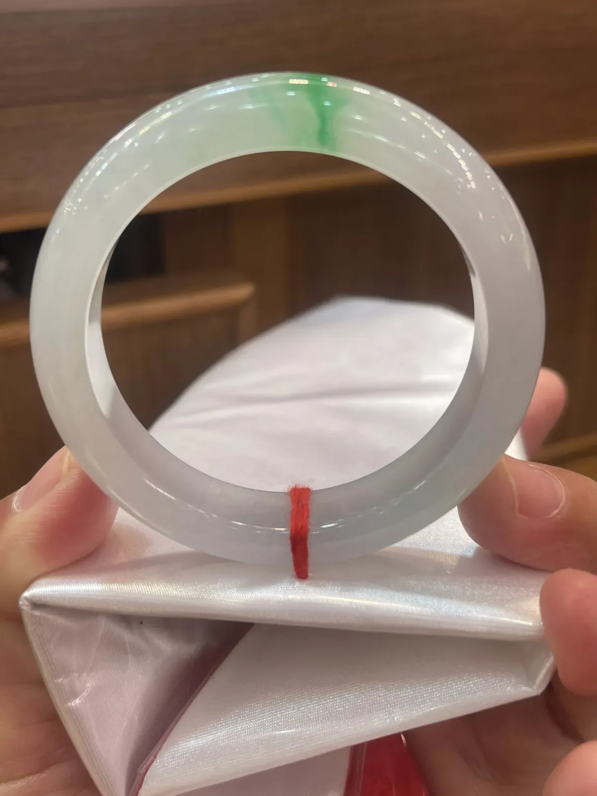 缅甸翡翠A货，正圈正阳绿富贵镯，上手效果非常棒，平平安安：健健康康
