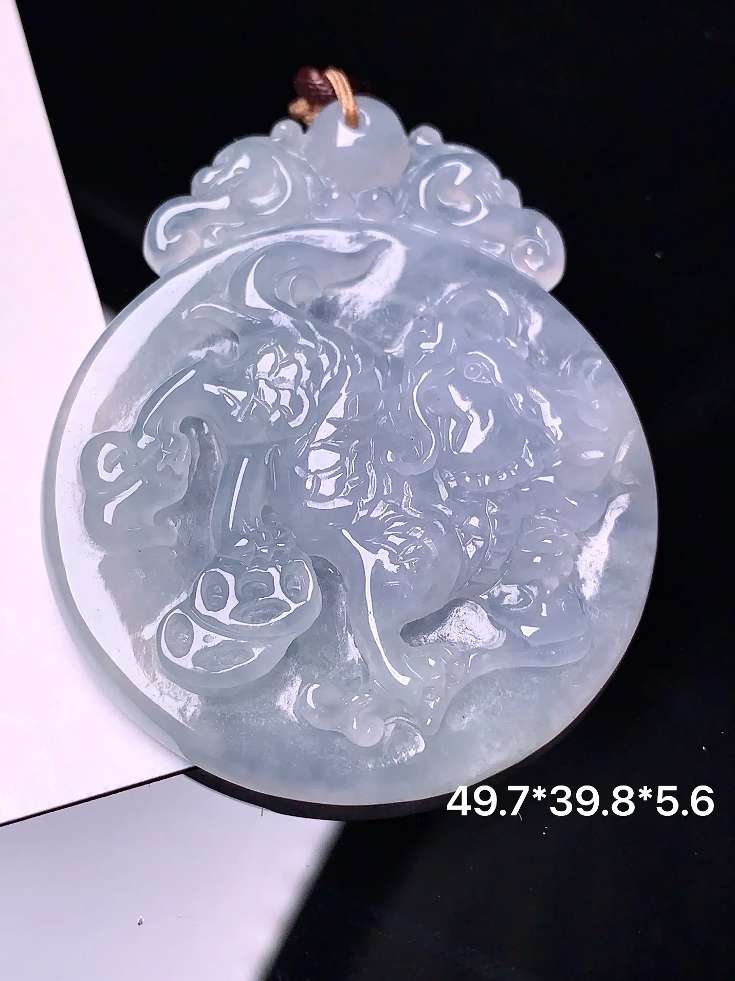 冰种麒麟牌吊坠 玉质细腻 色泽清新艳丽 整体尺寸49.7*39.8*5.6