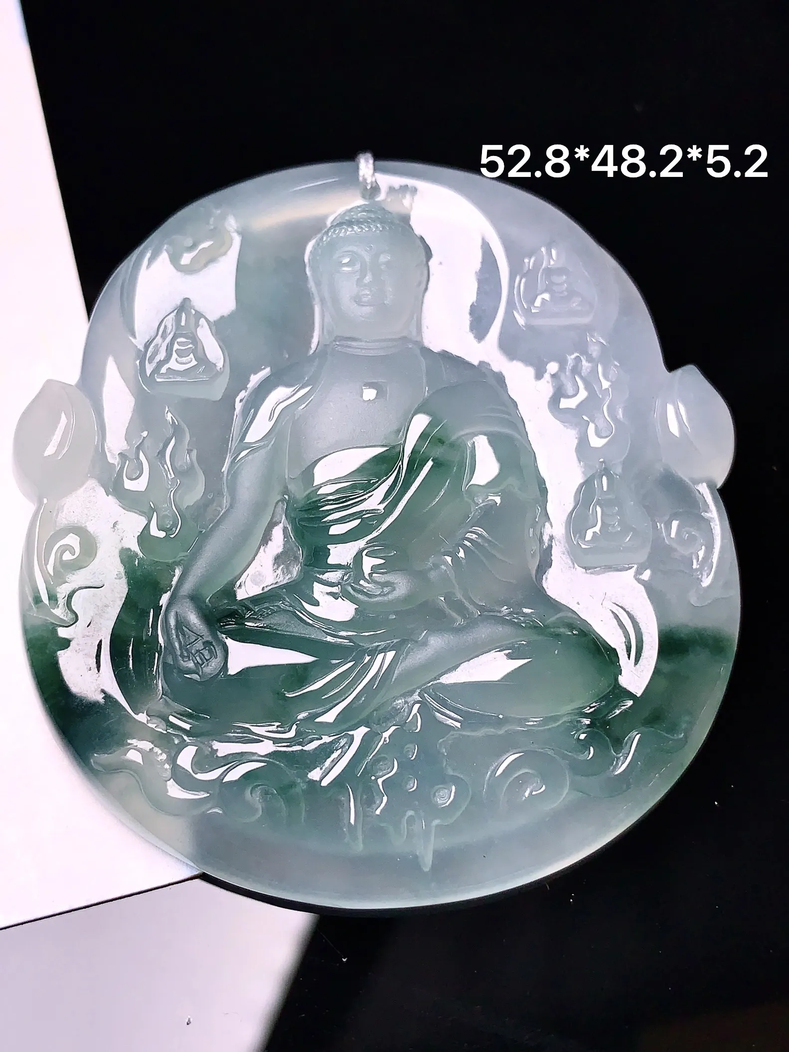 冰种飘绿大日如来佛祖吊坠 玉质细腻 色泽清新艳丽 整体尺寸52.8*48.2*5.2