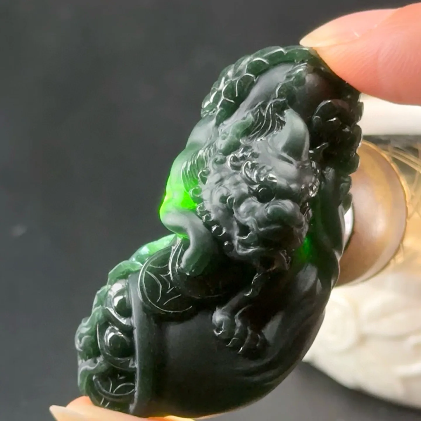 精品墨翠貔貅挂件 种好色正 黑度可以 打灯通透 油性十足 尺寸52.4