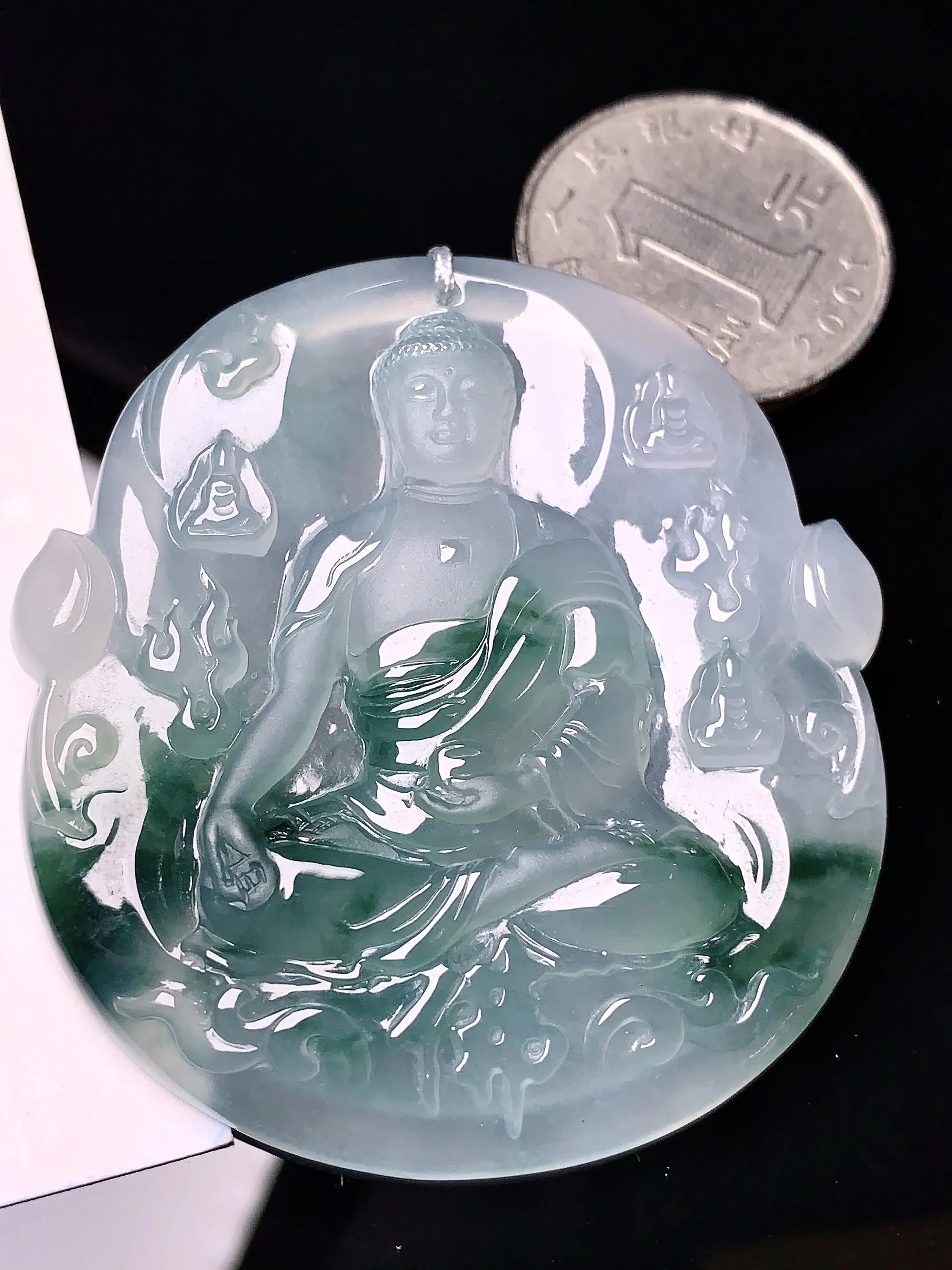 冰种飘绿大日如来佛祖吊坠 玉质细腻 色泽清新艳丽 整体尺寸52.8*48.2*5.2